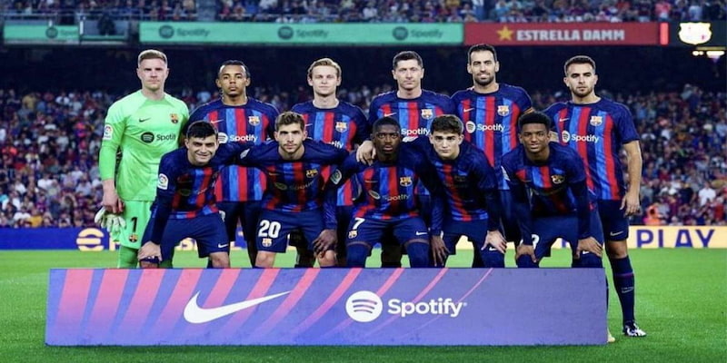 Đội hình chính thức khi ra sân của Barca Đội hình chính thức khi ra sân của Barca
